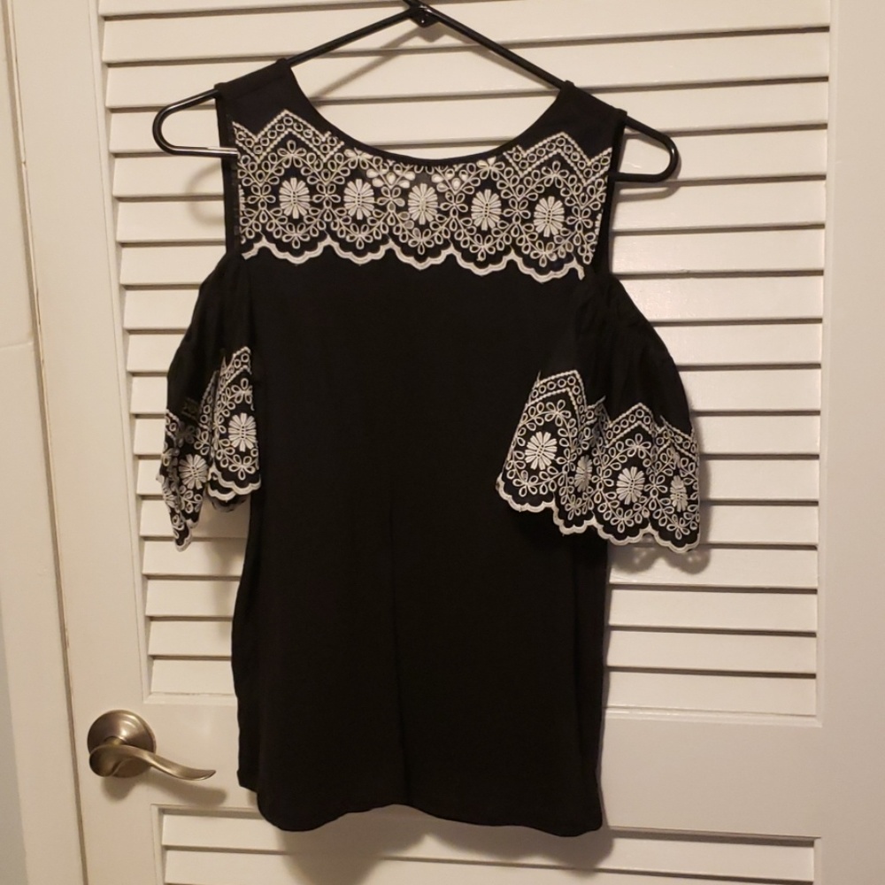 Cold shoulder top